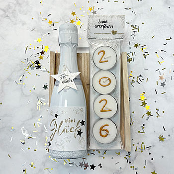 Geschenk mit Sekt und Teelichter, schön verpackt :fixed:
